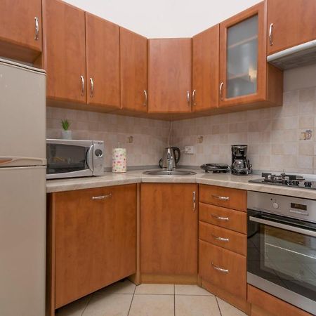 City Centre Sea View Apartment Пула Экстерьер фото