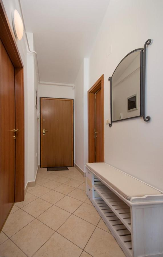 City Centre Sea View Apartment Пула Экстерьер фото