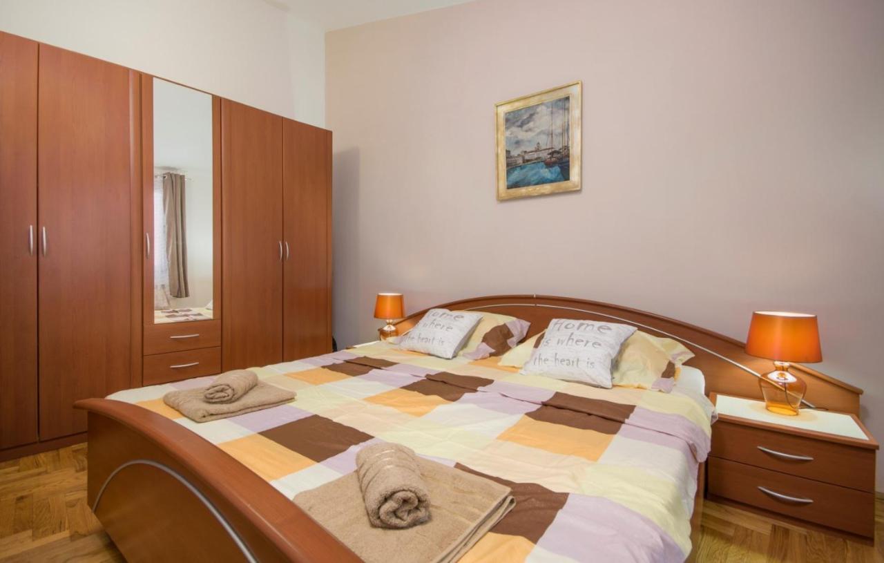 City Centre Sea View Apartment Пула Экстерьер фото