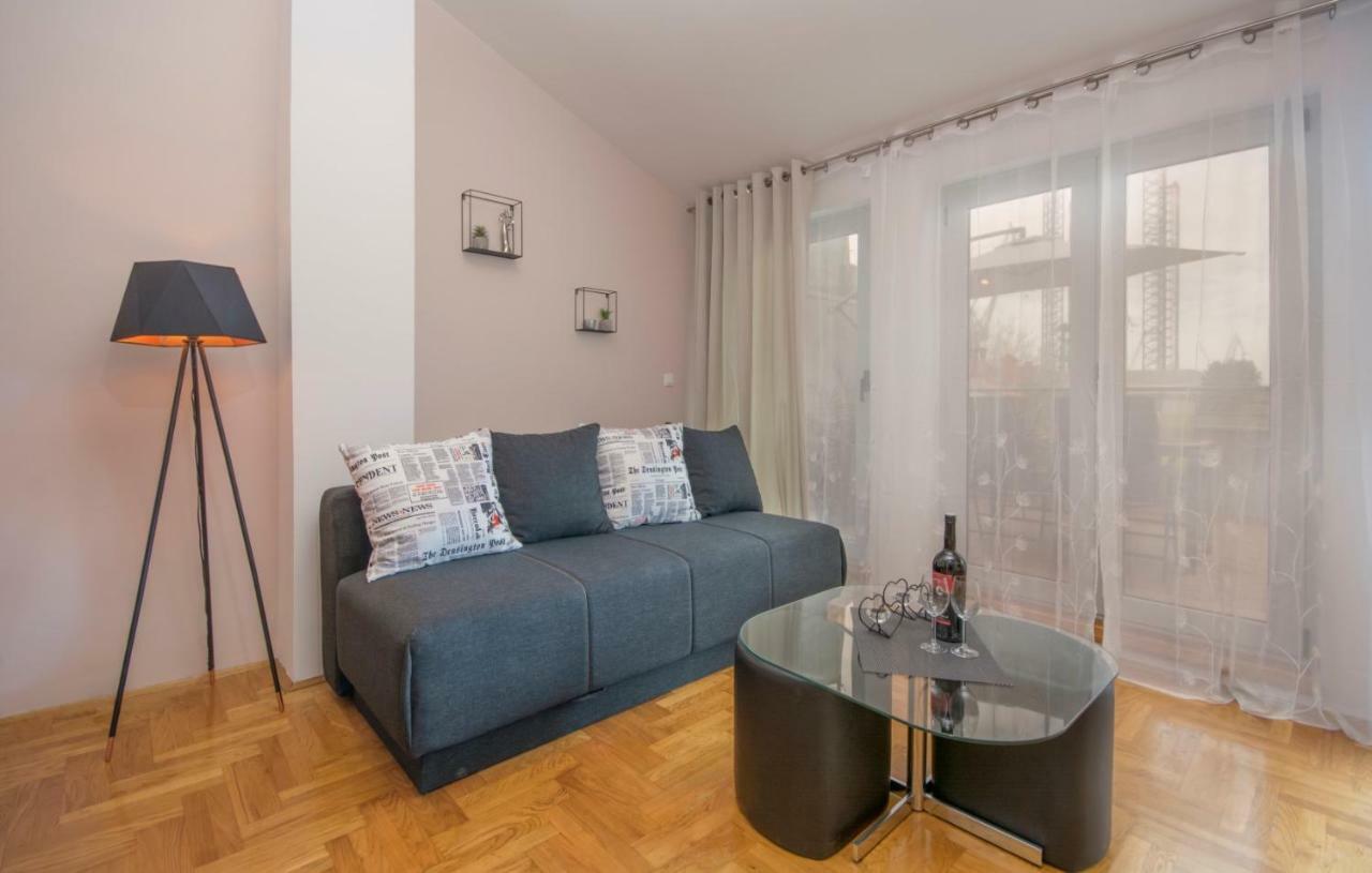 City Centre Sea View Apartment Пула Экстерьер фото