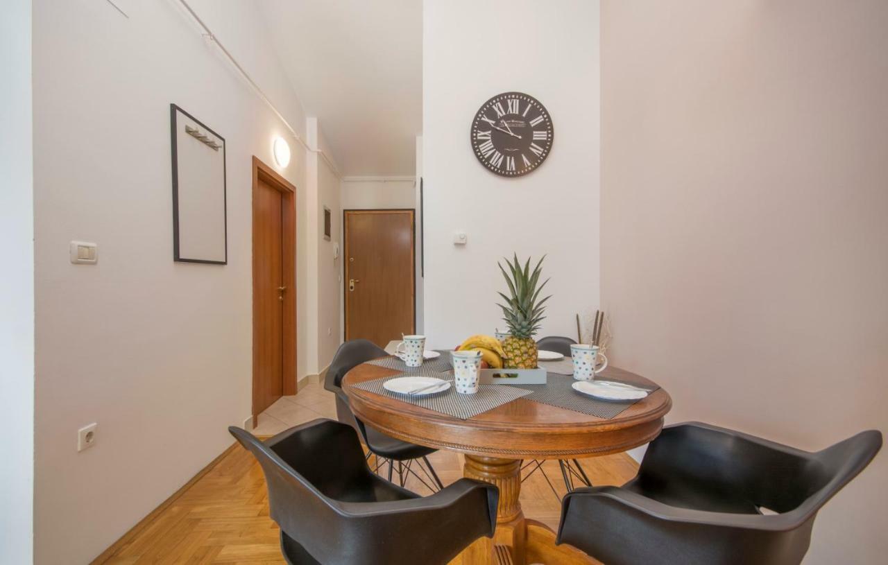 City Centre Sea View Apartment Пула Экстерьер фото