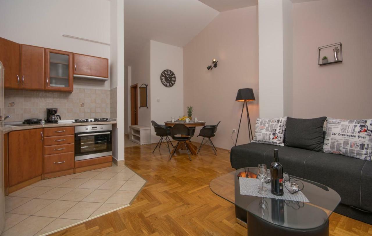 City Centre Sea View Apartment Пула Экстерьер фото