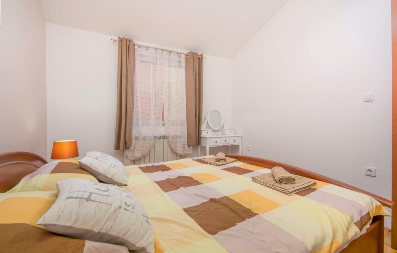 City Centre Sea View Apartment Пула Экстерьер фото