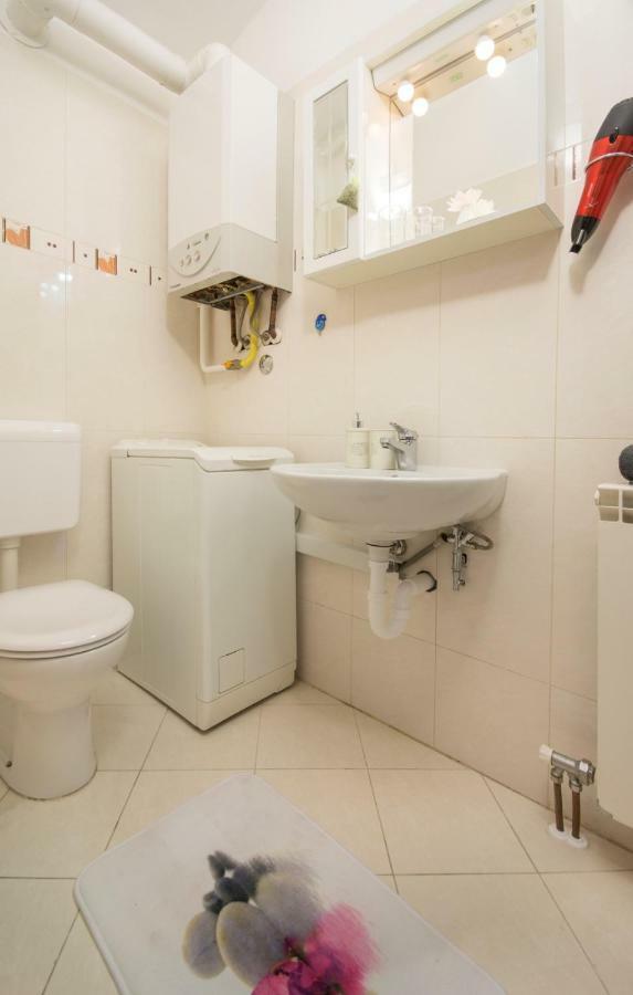 City Centre Sea View Apartment Пула Экстерьер фото